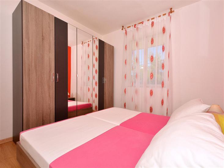 Apartment A4, for 5 persons