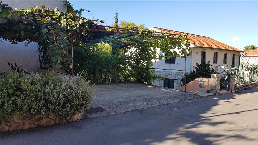 Apartments and Room Carić