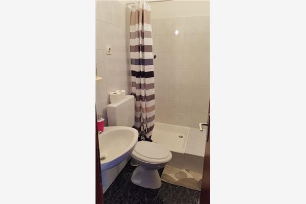 Room S1, for 3 persons