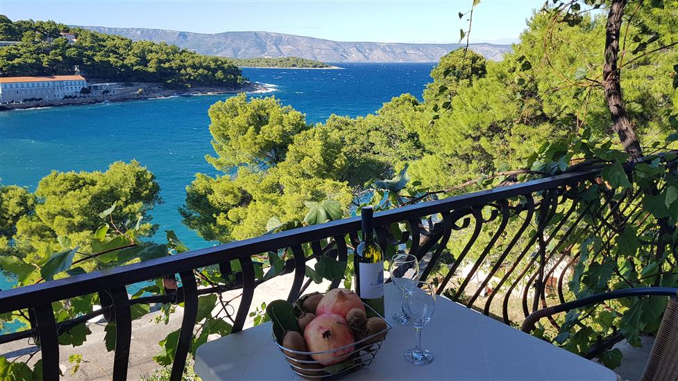 Room S1, for 3 persons