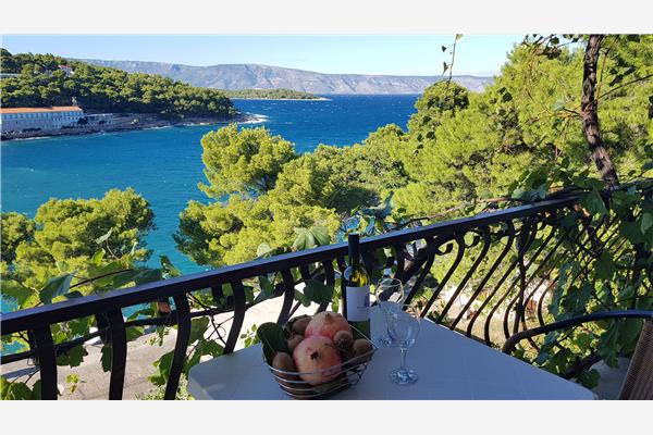 Room S1, for 3 persons