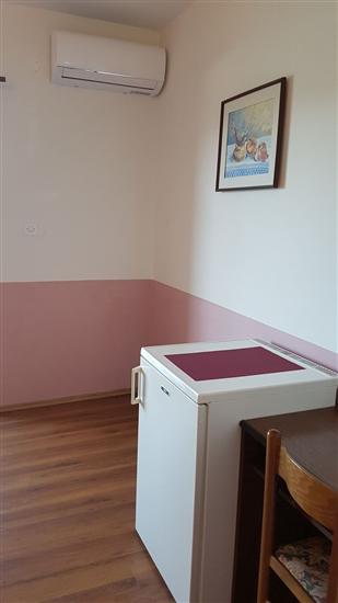 Room S1, for 3 persons