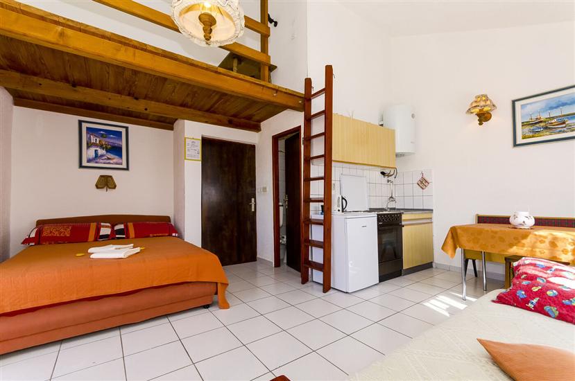 Apartment A2, for 3 persons