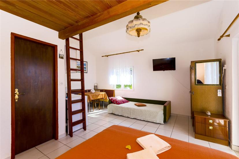 Apartment A2, for 3 persons