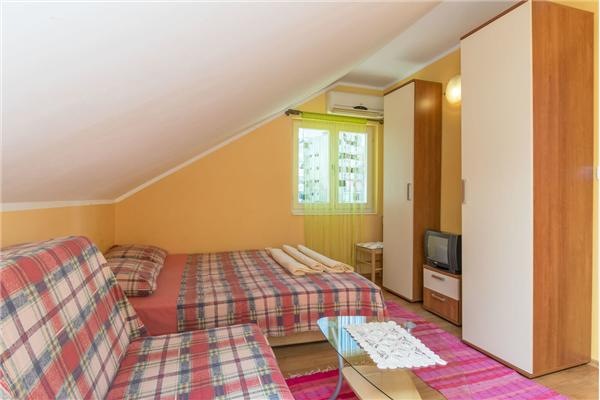 Apartment A4, for 3 persons