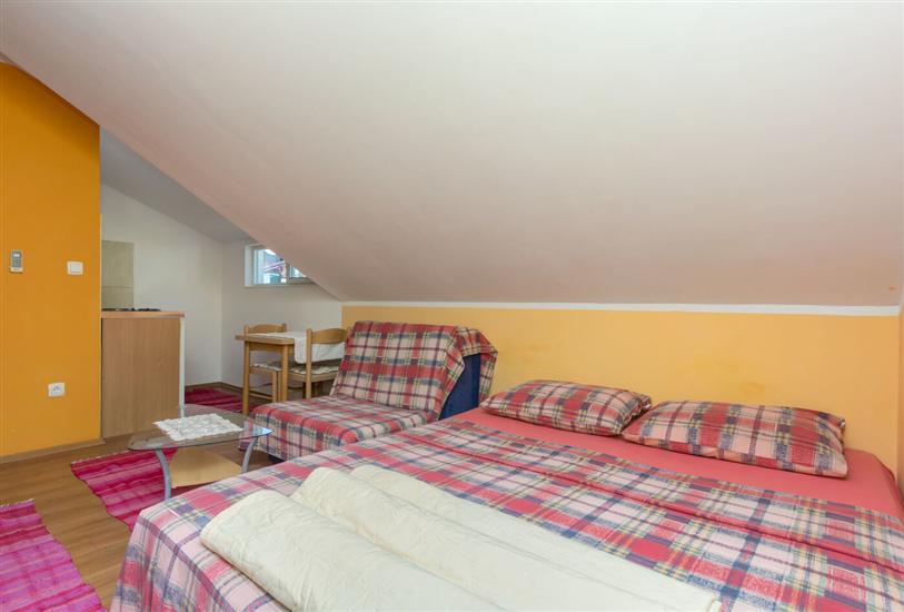 Apartment A4, for 3 persons