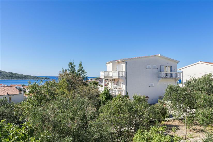 Apartment and Rooms Radojka