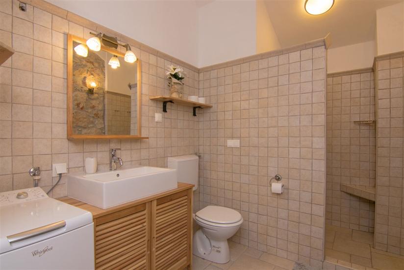 House A1, for 14 persons