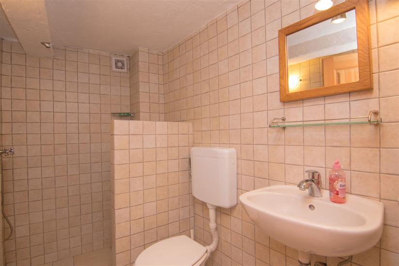 House A1, for 14 persons