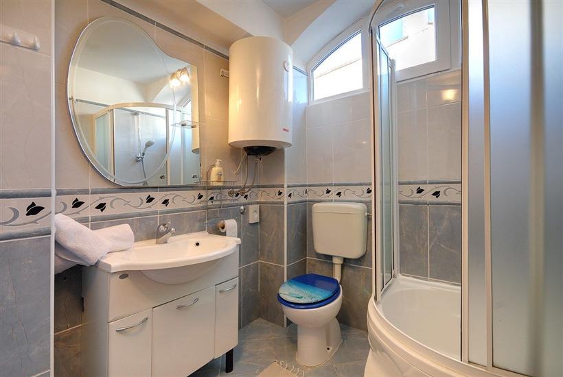 Apartment A1, for 5 persons