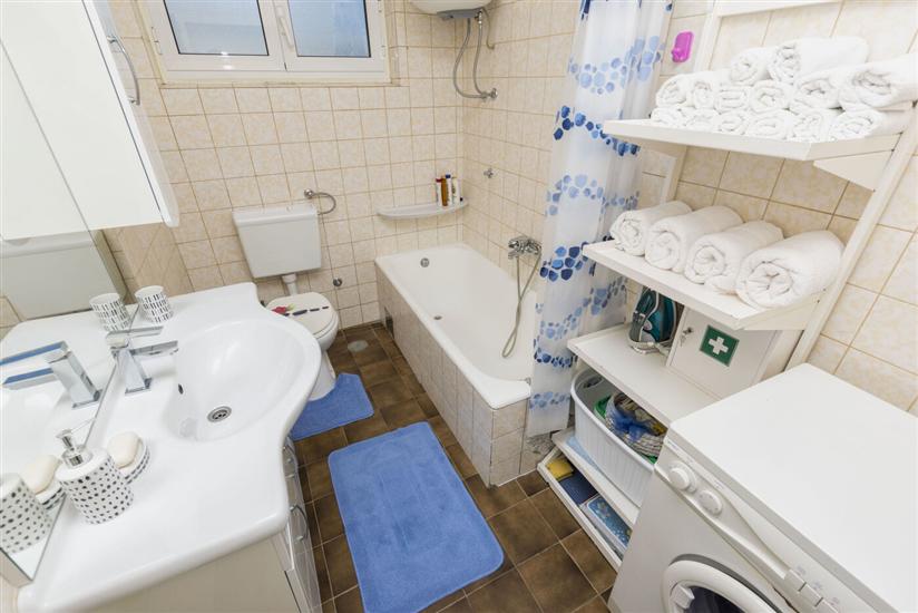 Apartment A2, for 5 persons