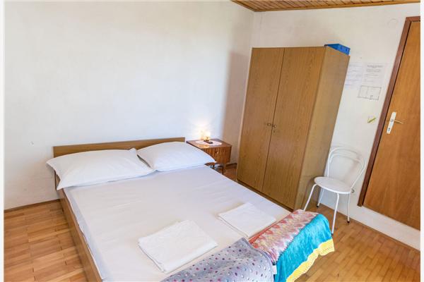 Room S1, for 2 persons