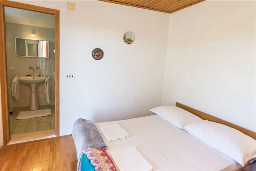 Room S1, for 2 persons