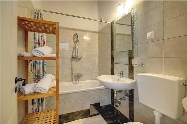 House K1, for 10 persons