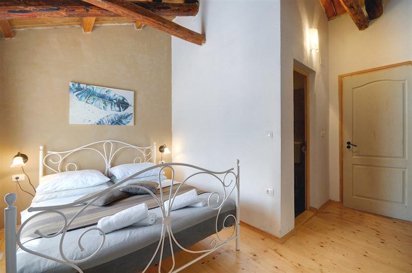 House K1, for 10 persons