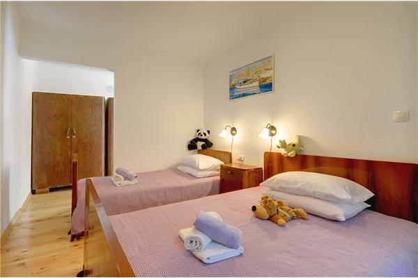 House K1, for 10 persons