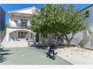 Apartamenty Ljubomir Rogoznica, Powierzchnia 40,00 m2, Odległość do morze mierzona drogą powietrzną wynosi 50 m