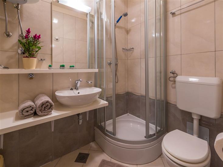 Apartment A6, for 6 persons