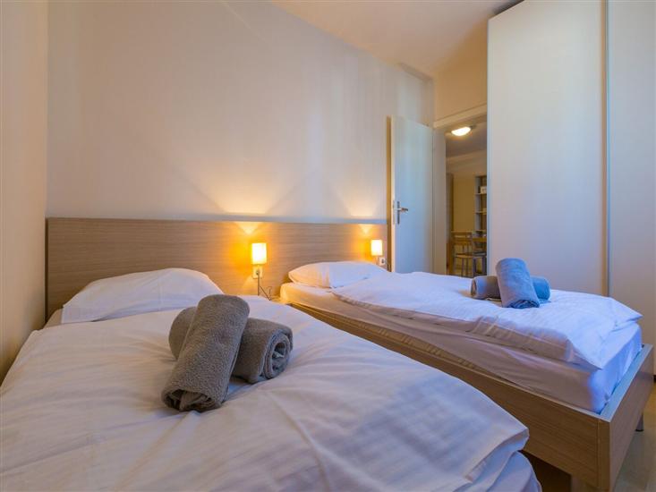 Apartment A7, for 6 persons