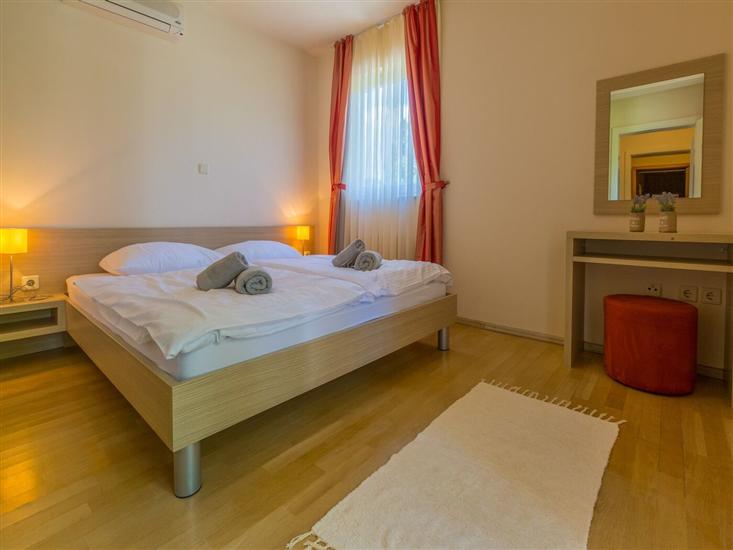 Apartment A7, for 6 persons