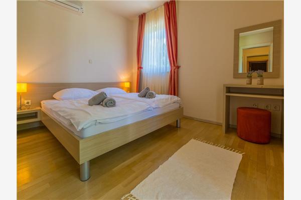 Apartment A7, for 6 persons