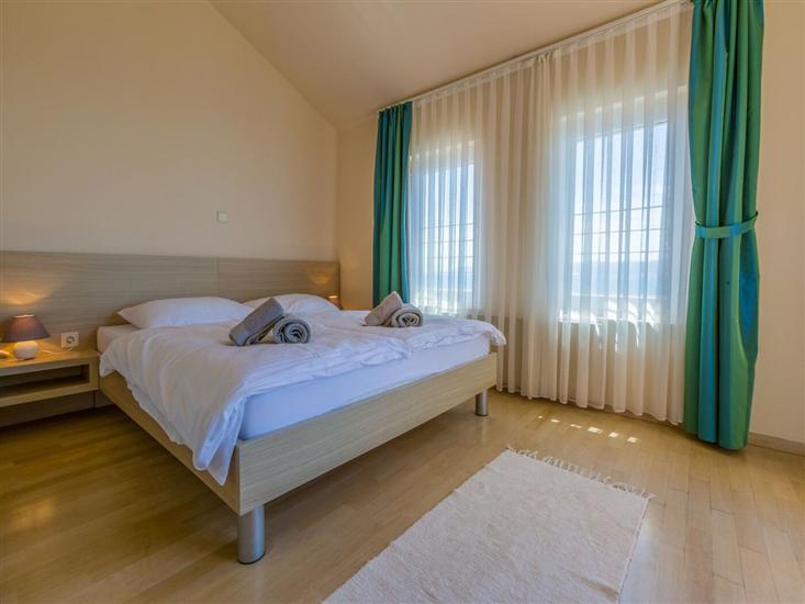 Apartment A8, for 6 persons