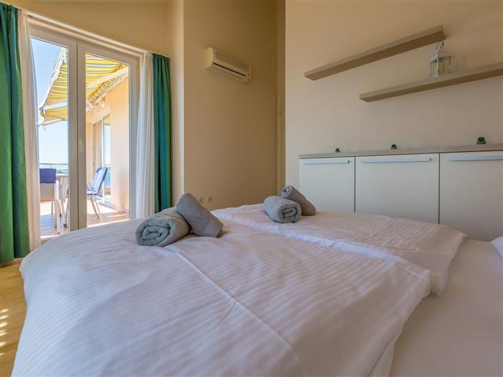 Apartment A8, for 6 persons