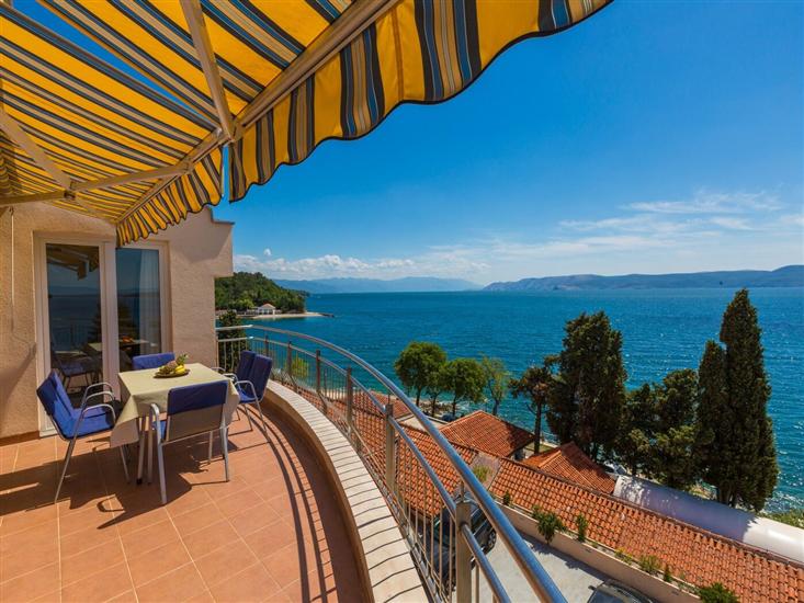 Apartment A8, for 6 persons