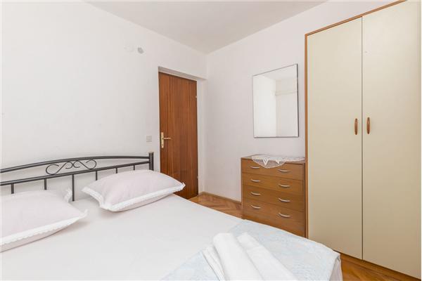 Apartment A2, for 6 persons