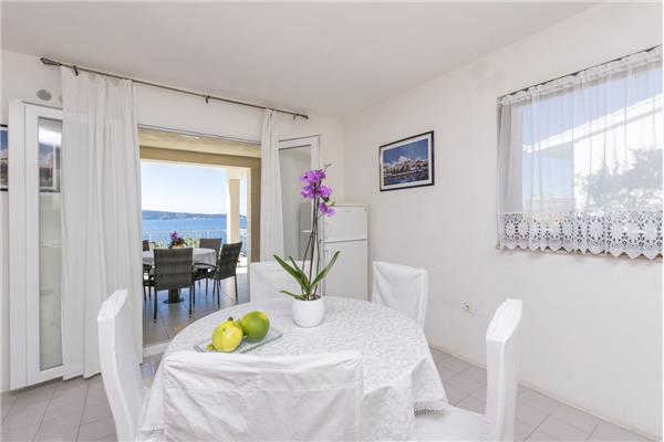 Apartment A2, for 6 persons