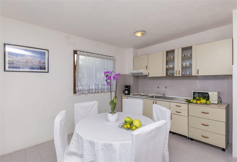 Apartment A2, for 6 persons