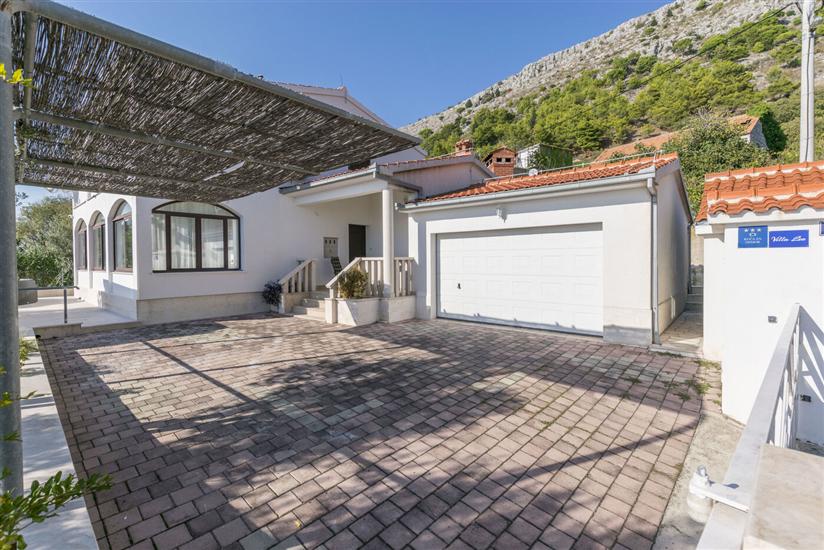Villa Leo