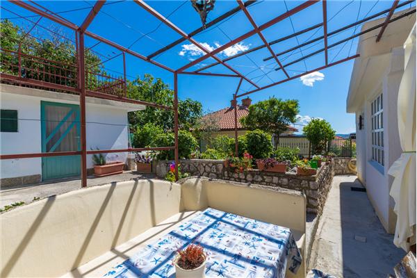 Apartment A1, for 5 persons