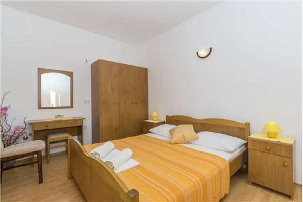 Apartment A2, for 6 persons