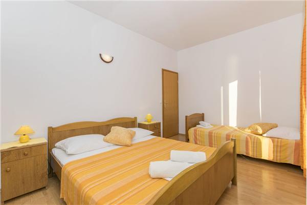 Apartment A2, for 6 persons