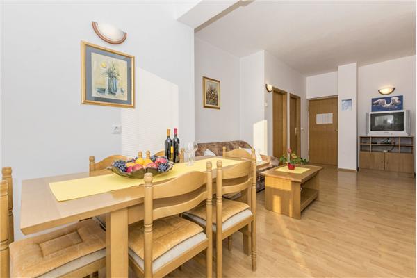 Apartment A2, for 6 persons