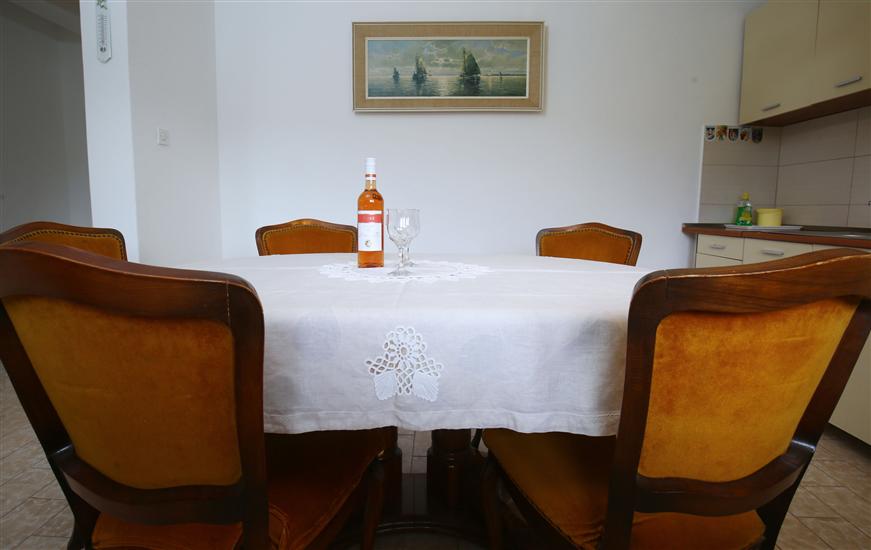 Apartment A1, for 6 persons