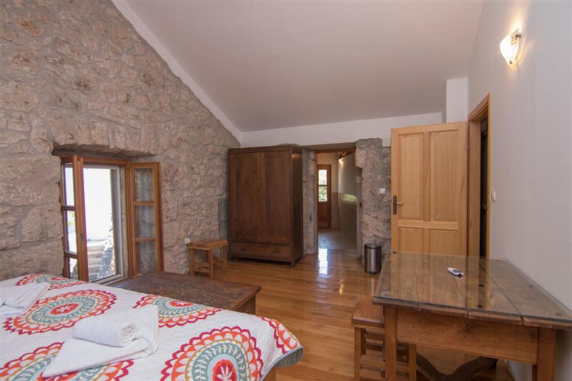 House A1, for 14 persons