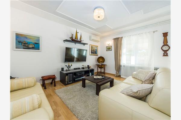 House K1, for 10 persons