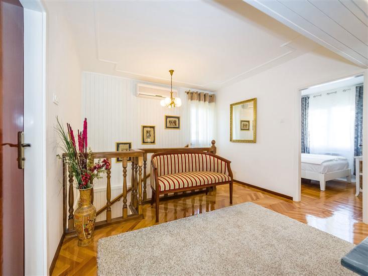 House K1, for 10 persons