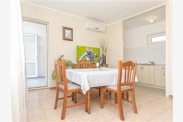 Apartment A1, for 5 persons