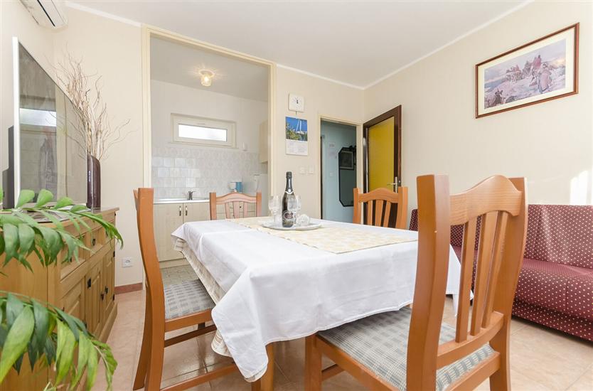 Apartment A1, for 5 persons