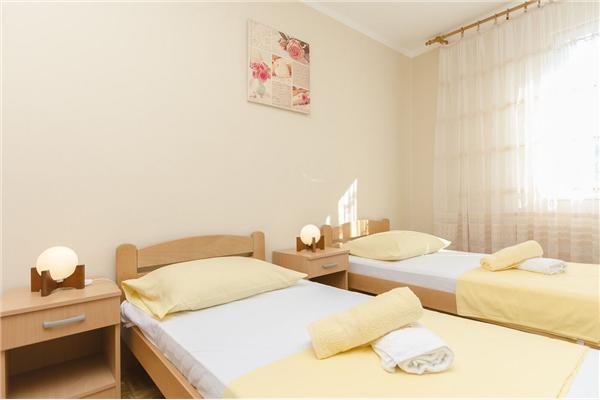 Apartment A1, for 5 persons