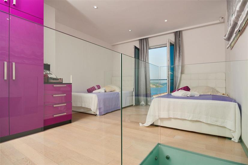 House K1, for 12 persons