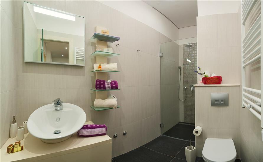 House K1, for 12 persons