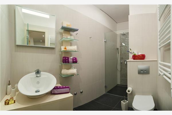 House K1, for 12 persons