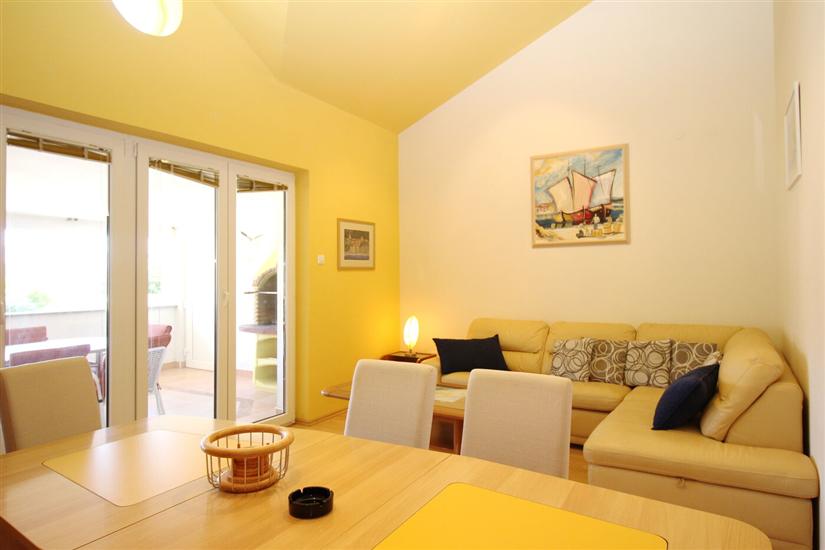 Apartment A12, for 5 persons