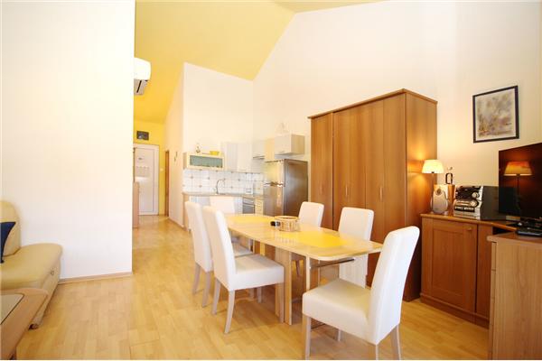 Apartment A12, for 5 persons