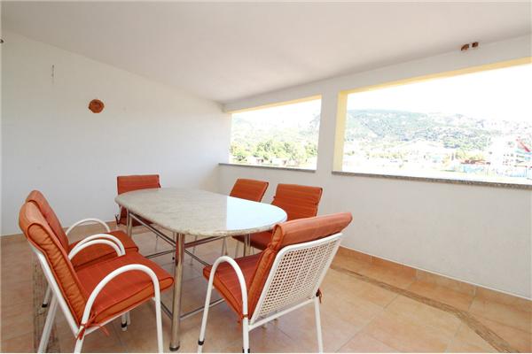 Apartment A12, for 5 persons