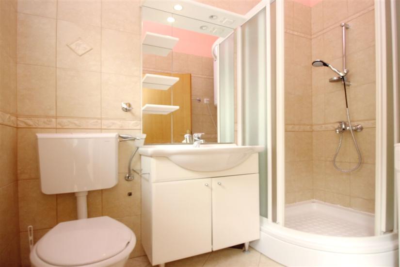 Apartment A12, for 5 persons